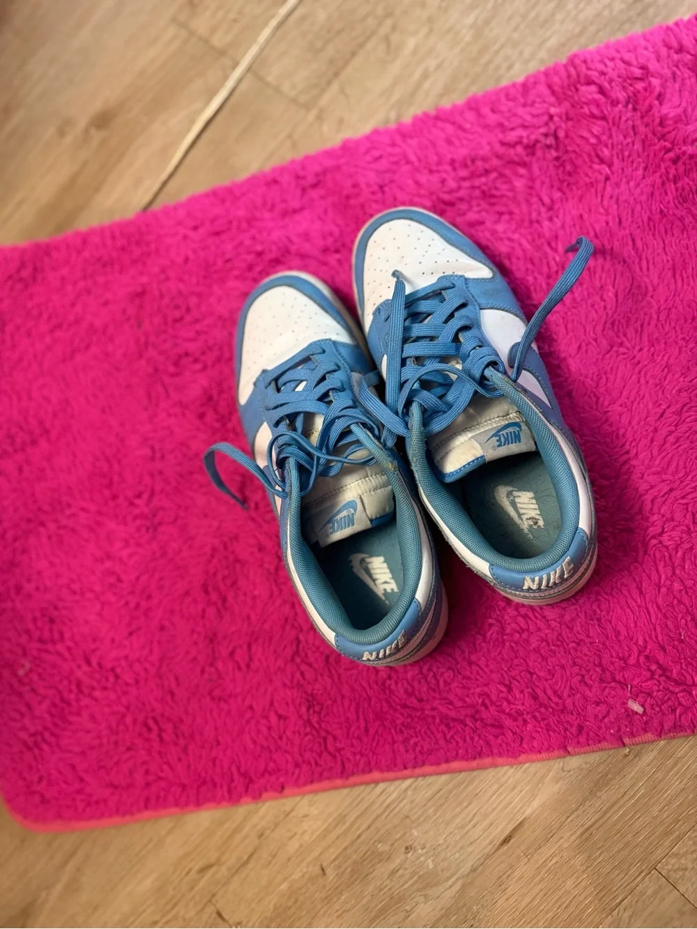Nike Low-Top Sneakers in Light Blue and White